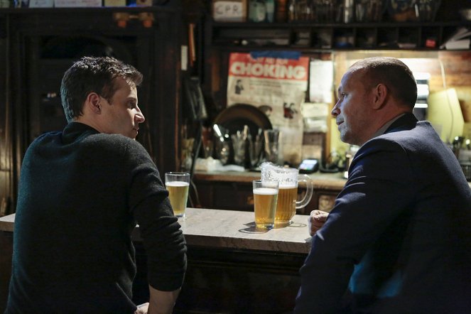 Blue Bloods - Crime Scene New York - Friends in Need - Photos - Will Estes, Donnie Wahlberg
