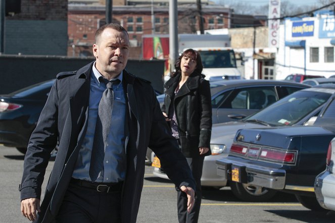 Blue Bloods - Crime Scene New York - Town Without Pity - Photos - Donnie Wahlberg, Marisa Ramirez