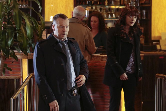 Blue Bloods - Town Without Pity - Van film - Donnie Wahlberg, Marisa Ramirez