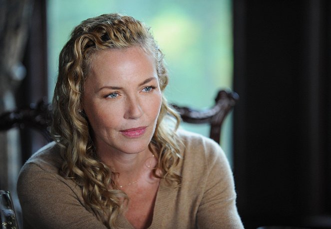 The Following - Reflection - Van film - Connie Nielsen