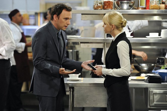 Mom - A Small Nervous Breakdown and a Misplaced Fork - De la película - Nate Corddry, Anna Faris
