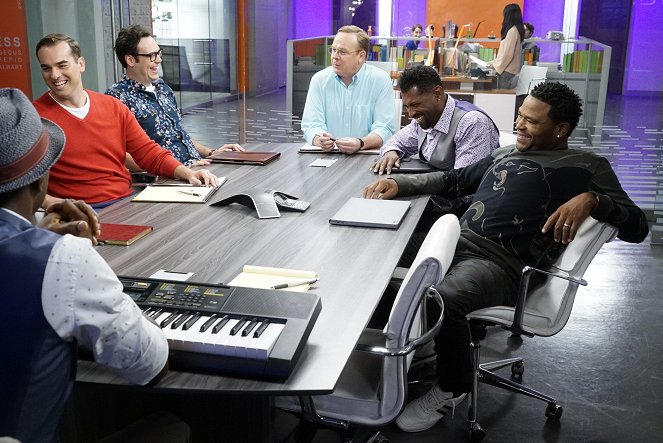 Black-ish - Season 4 - Juneteenth: The Musical - Photos - Jeff Meacham, Nelson Franklin, Peter Mackenzie, Deon Cole, Anthony Anderson