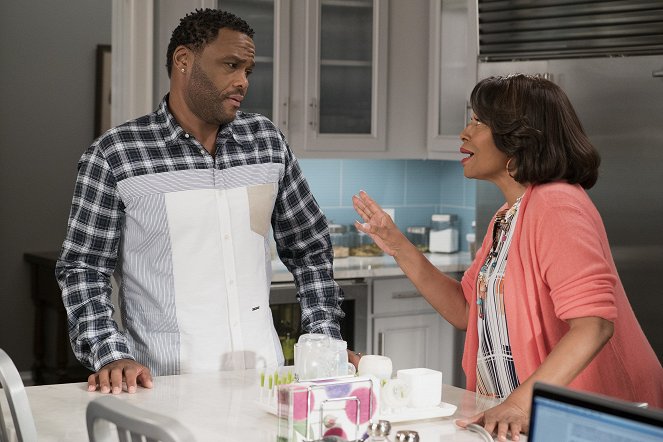 Black-ish - Season 4 - Mother Nature - Kuvat elokuvasta - Anthony Anderson, Jenifer Lewis