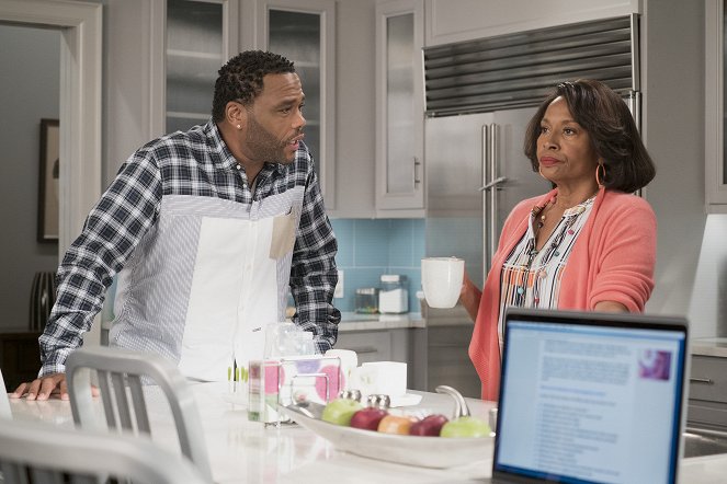 Black-ish - Season 4 - Mother Nature - Kuvat elokuvasta - Anthony Anderson, Jenifer Lewis