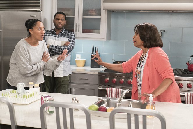 Black-ish - Season 4 - Mother Nature - Kuvat elokuvasta - Tracee Ellis Ross, Anthony Anderson, Jenifer Lewis