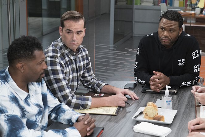 Black-ish - Mother Nature - Photos - Deon Cole, Jeff Meacham, Anthony Anderson