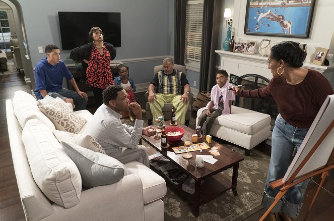 Black-ish - Advance to Go (Collect $200) - Photos - Marcus Scribner, Jenifer Lewis, Anthony Anderson, Marsai Martin, Laurence Fishburne, Miles Brown, Tracee Ellis Ross