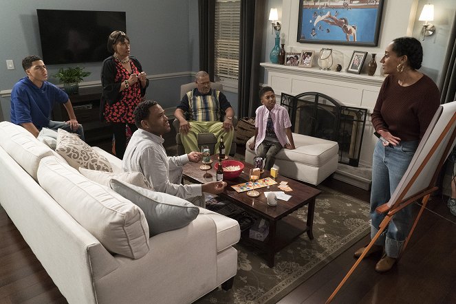 Black-ish - Season 4 - Advance to Go (Collect $200) - Photos - Marcus Scribner, Jenifer Lewis, Anthony Anderson, Laurence Fishburne, Miles Brown, Tracee Ellis Ross