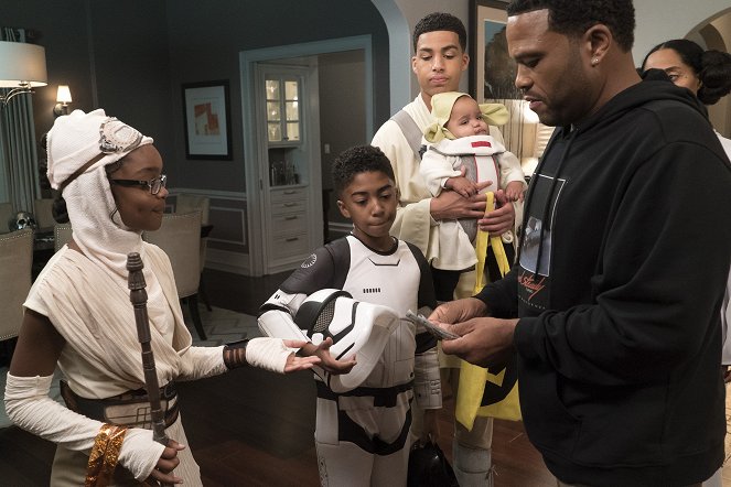 Black-ish - Season 4 - Advance to Go (Collect $200) - Photos - Marsai Martin, Miles Brown, Marcus Scribner, Anthony Anderson
