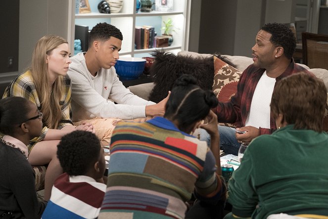 Black-ish - Season 4 - Advance to Go (Collect $200) - Photos - Marcus Scribner, Anthony Anderson