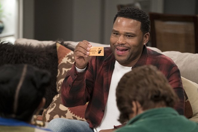 Black-ish - Advance to Go (Collect $200) - Z filmu - Anthony Anderson