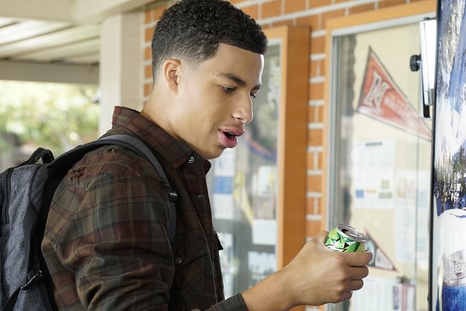 Black-ish - Season 4 - Public Fool - De la película - Marcus Scribner