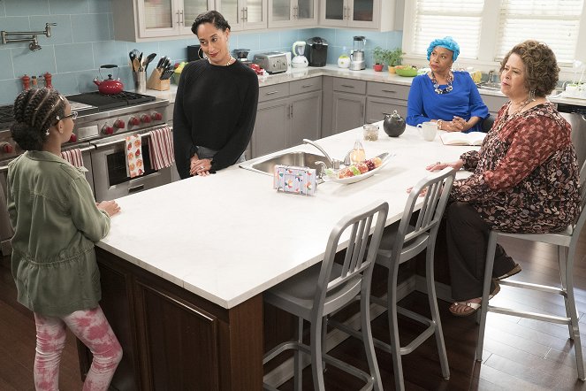 Black-ish - First and Last - Photos - Tracee Ellis Ross, Jenifer Lewis, Anna Deavere Smith