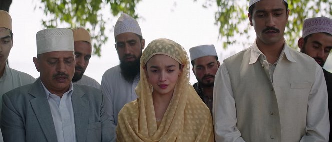 Raazi - Z filmu - Alia Bhatt, Vicky Kaushal