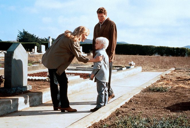 Le Village des damnés - Film - Linda Kozlowski, Thomas Dekker, Christopher Reeve
