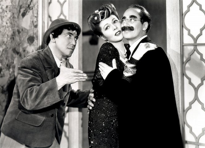 Una noche en Casablanca - De la película - Chico Marx, Lisette Verea, Groucho Marx