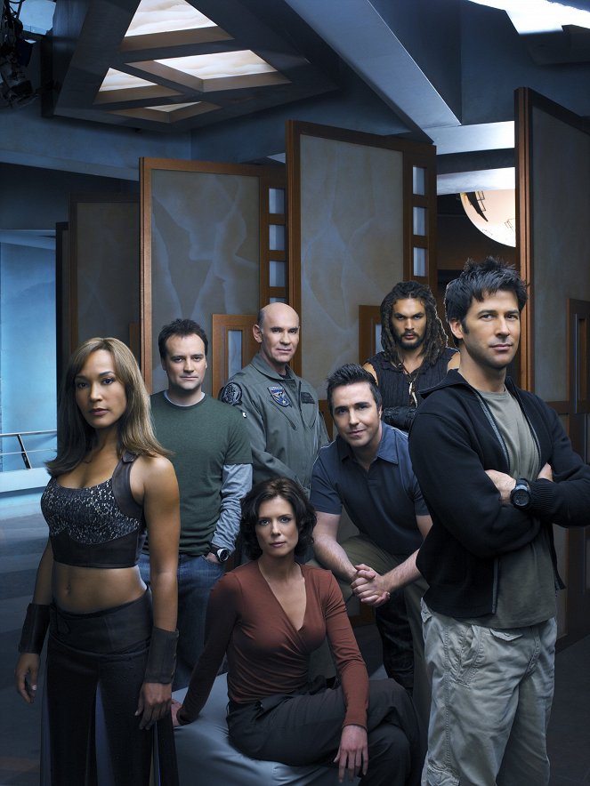 Stargate Atlantis - Season 2 - Werbefoto - Rachel Luttrell, David Hewlett, Mitch Pileggi, Jason Momoa, Paul McGillion, Amanda Tapping, Joe Flanigan