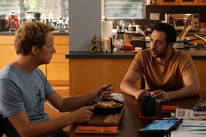 You're the Worst - Season 3 - Try Real Hard - Photos - Chris Geere, Desmin Borges