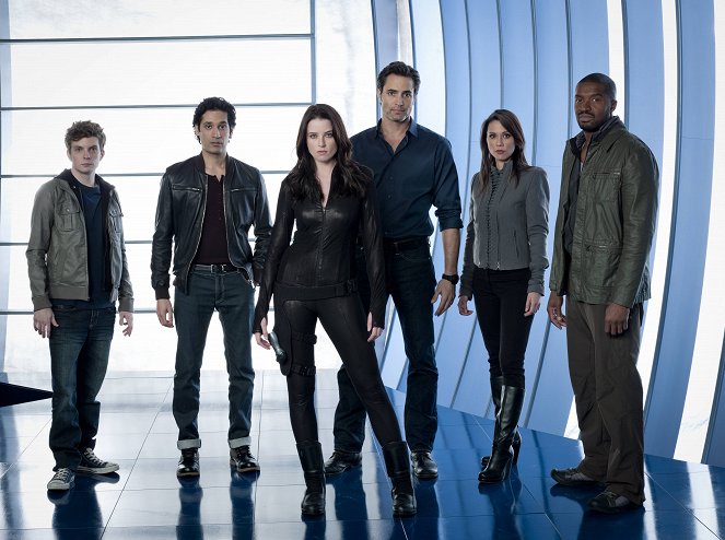 Continuum - Season 2 - Promoción - Erik Knudsen, Stephen Lobo, Rachel Nichols, Victor Webster, Lexa Doig, Roger Cross