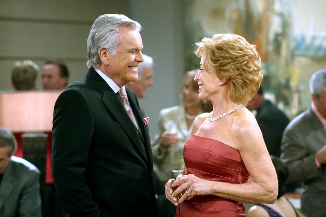 Two and a Half Men - Season 5 - Shoes, Hats, Pickle Jar Lids - Photos - Robert Wagner, Holland Taylor