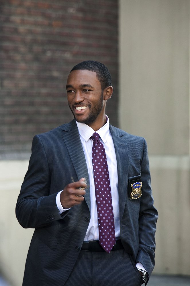 Rizzoli & Isles - She Works Hard for the Money - Photos - Lee Thompson Young