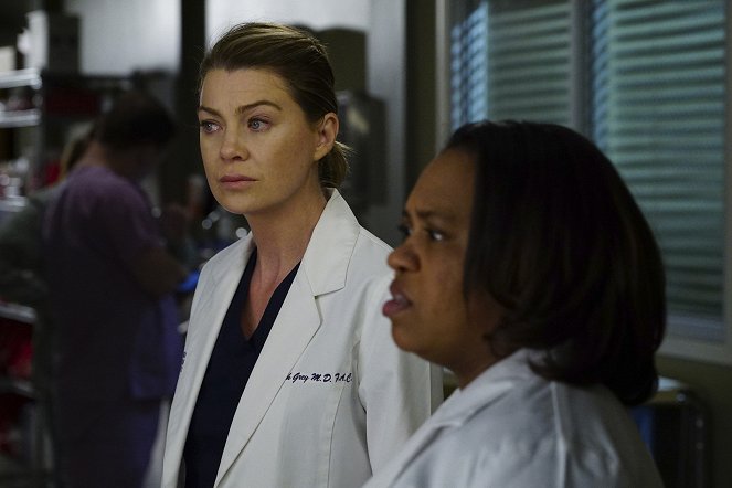 Grey's Anatomy - There's a Fine, Fine Line - Photos - Ellen Pompeo, Chandra Wilson