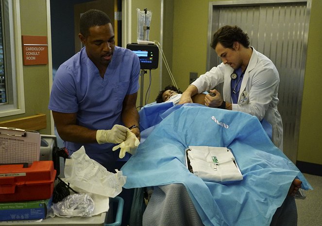 Grey's Anatomy - There's a Fine, Fine Line - Photos - Jason George, Giacomo Gianniotti