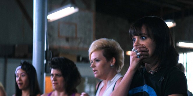 GLOW - Pilot - Do filme - Britt Baron