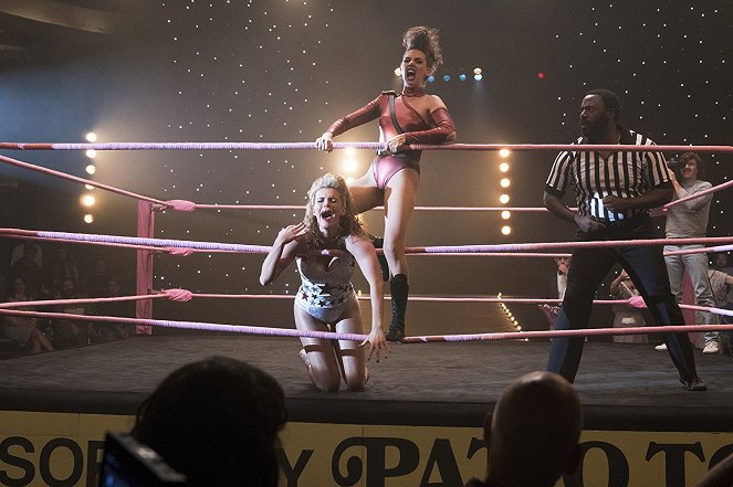 GLOW - Money’s in the Chase - Photos - Betty Gilpin, Alison Brie, Bashir Salahuddin