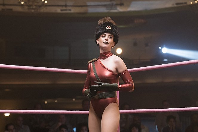 GLOW - Money’s in the Chase - Photos - Alison Brie