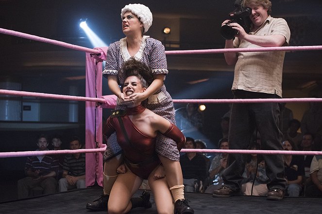 GLOW: Nádherné ženy wrestlingu - Cesta je cíl - Z filmu - Alison Brie