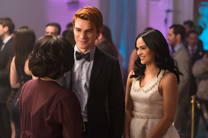 Riverdale - Capítulo vinte e cinco: O malvado e o divino - Do filme - K.J. Apa, Camila Mendes