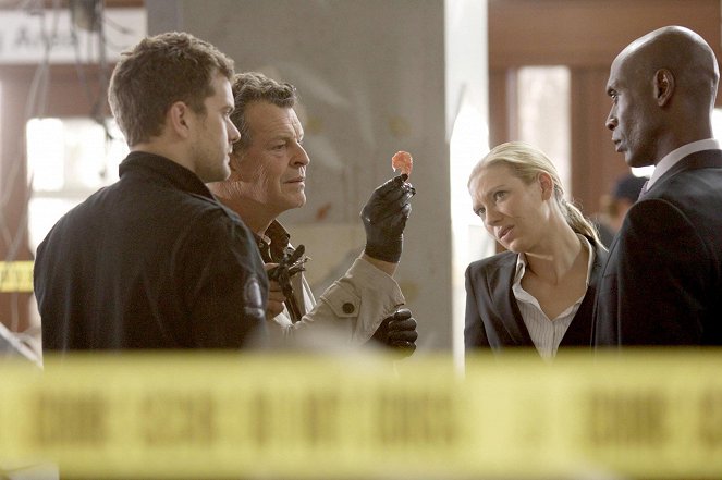 Fringe - Grenzfälle des FBI - Season 2 - Der Colonel - Filmfotos - Joshua Jackson, John Noble, Anna Torv, Lance Reddick