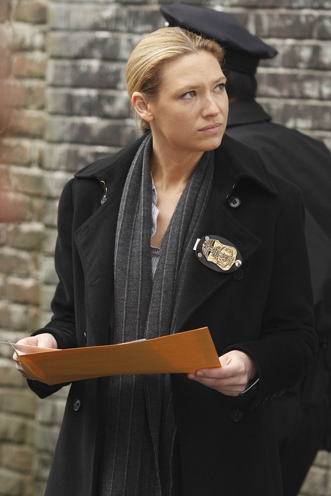 Fringe - The Man from the Other Side - Photos - Anna Torv