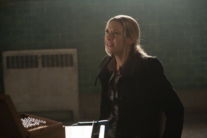 Fringe - Season 4 - The End of All Things - Photos - Anna Torv