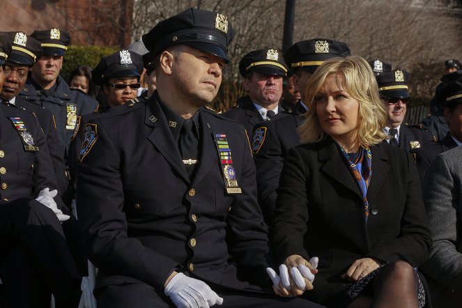Blue Bloods - Crime Scene New York - Season 6 - Down the Rabbit Hole - Photos - Donnie Wahlberg, Amy Carlson