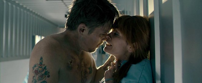 24 Hours to Live - Photos - Ethan Hawke, Nathalie Boltt