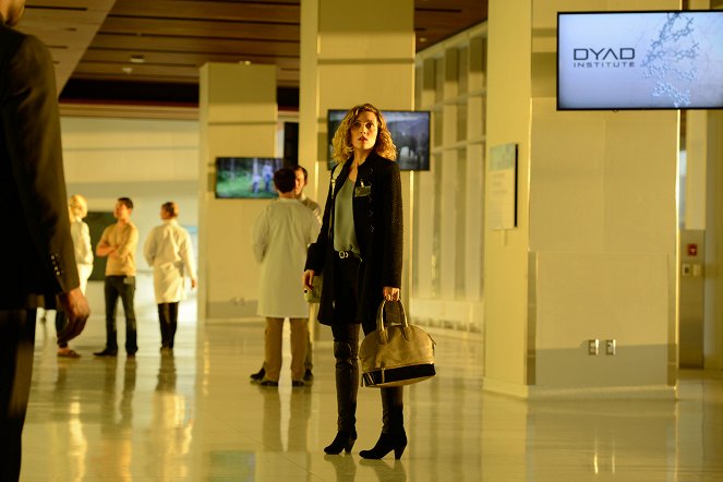 Orphan Black - Nature Under Constraint and Vexed - Photos - Evelyne Brochu