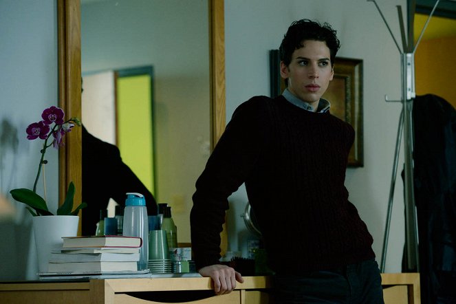 Orphan Black - Season 2 - Knowledge of Causes, and Secret Motion of Things - Photos