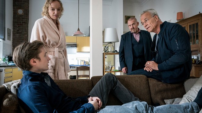 Tatort - Familien - De la película - Anton von Lucke, Claudia Geisler-Bading, Dietmar Bär, Klaus J. Behrendt