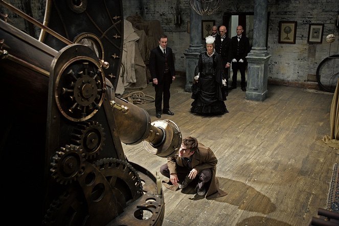 Doctor Who - Tooth and Claw - Photos - Derek Riddell, David Tennant, Pauline Collins