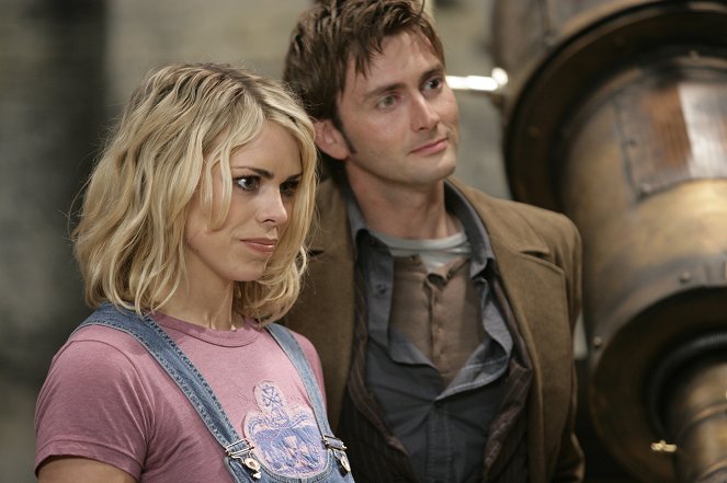 Doctor Who - Tooth and Claw - Photos - Billie Piper, David Tennant