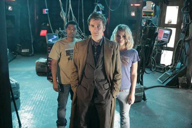 Doctor Who - Das Mädchen im Kamin - Werbefoto - Noel Clarke, David Tennant, Billie Piper
