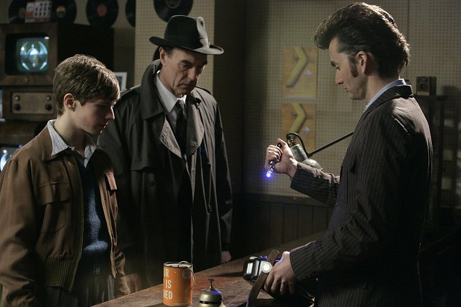 Doctor Who - The Idiot's Lantern - Photos