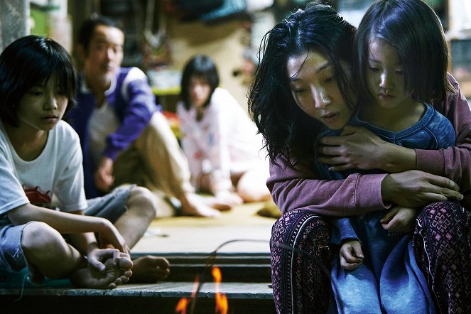 Un asunto de familia - De la película - Jyo Kairi, Sakura Andō, Miyu Sasaki