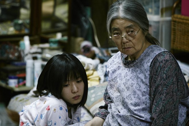 Un asunto de familia - De la película - Mayu Matsuoka, Kirin Kiki