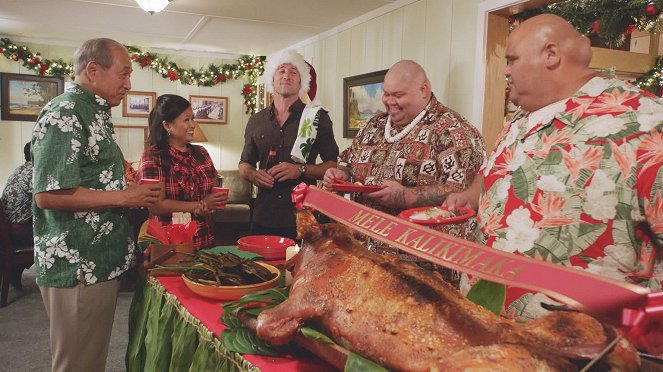 Hawaii 5.0 - Vianočná lúpež - Z filmu - Alex O'Loughlin, Taylor Wily