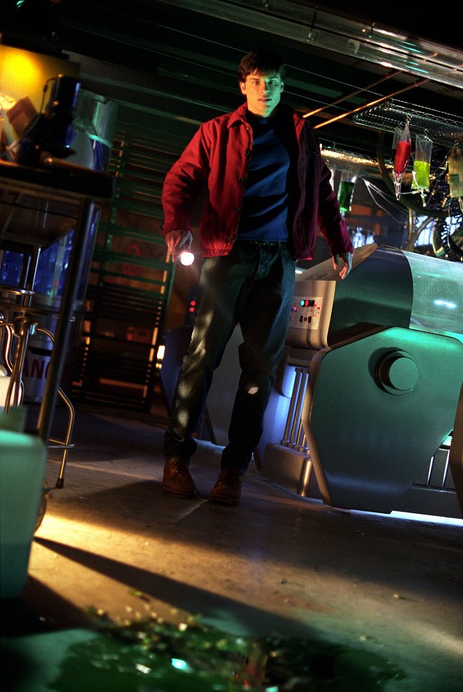 Smallville - Season 2 - Accelerate - Photos - Tom Welling