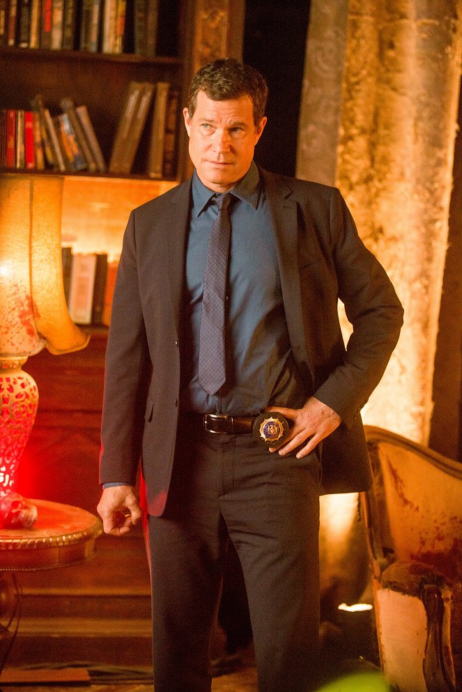 Unforgettable - Season 4 - Game On - Photos - Dylan Walsh