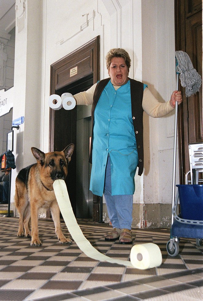Rex felügyelő - A postagalamb - Filmfotók - Rhett Butler a kutya, Stefanie Werger